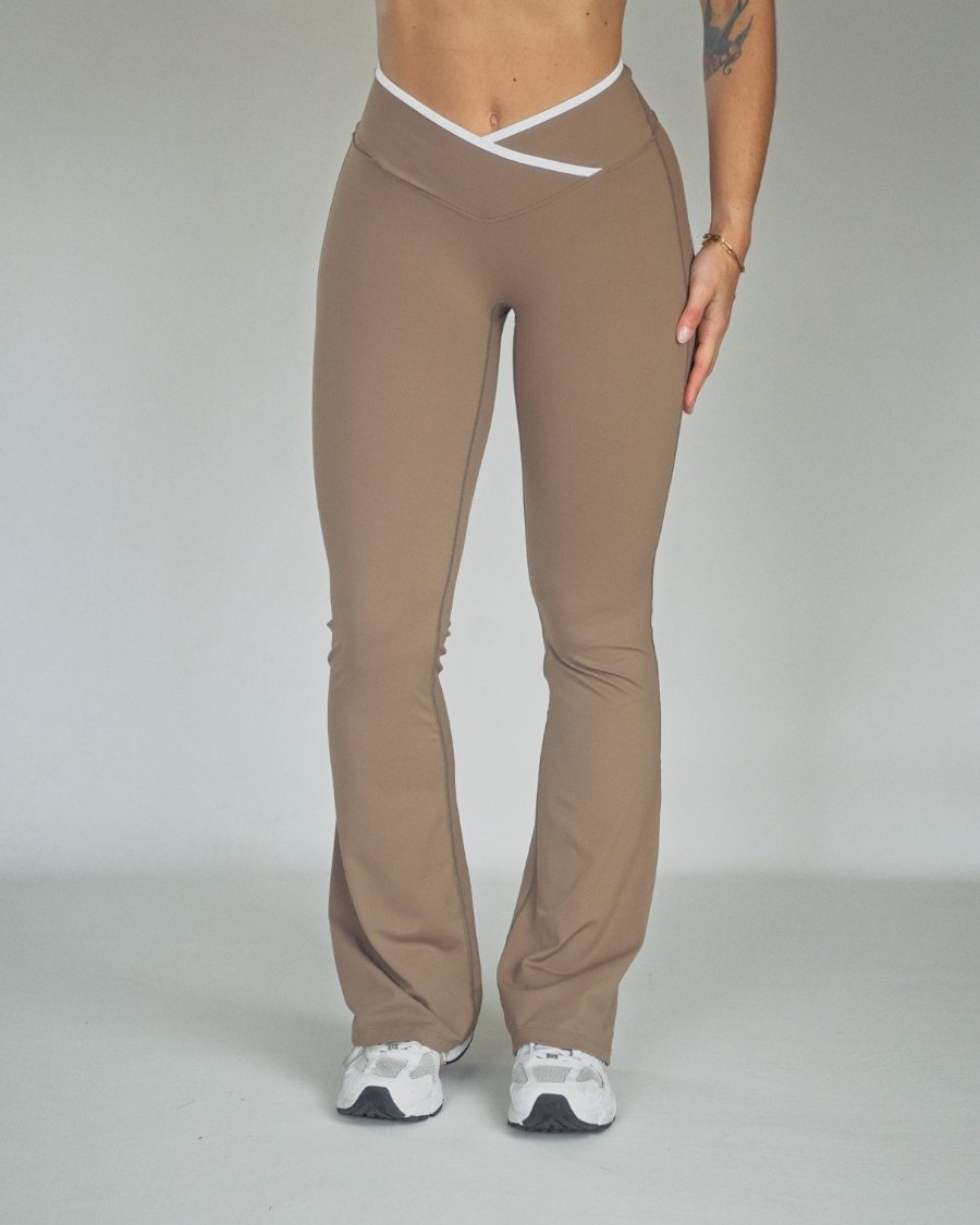 Marta Vicu leggings rayas marron para entrenar y vestir