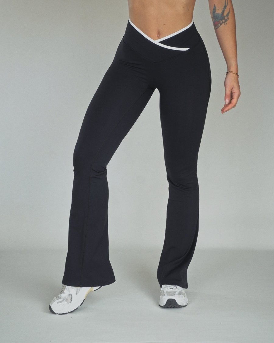 Marta Vicu leggings rayas negro para entrenar y vestir