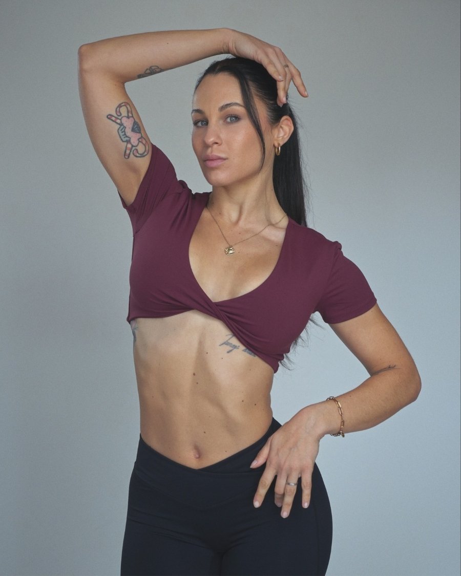 Marta Vicu crop top rojo para entrenar y vestir