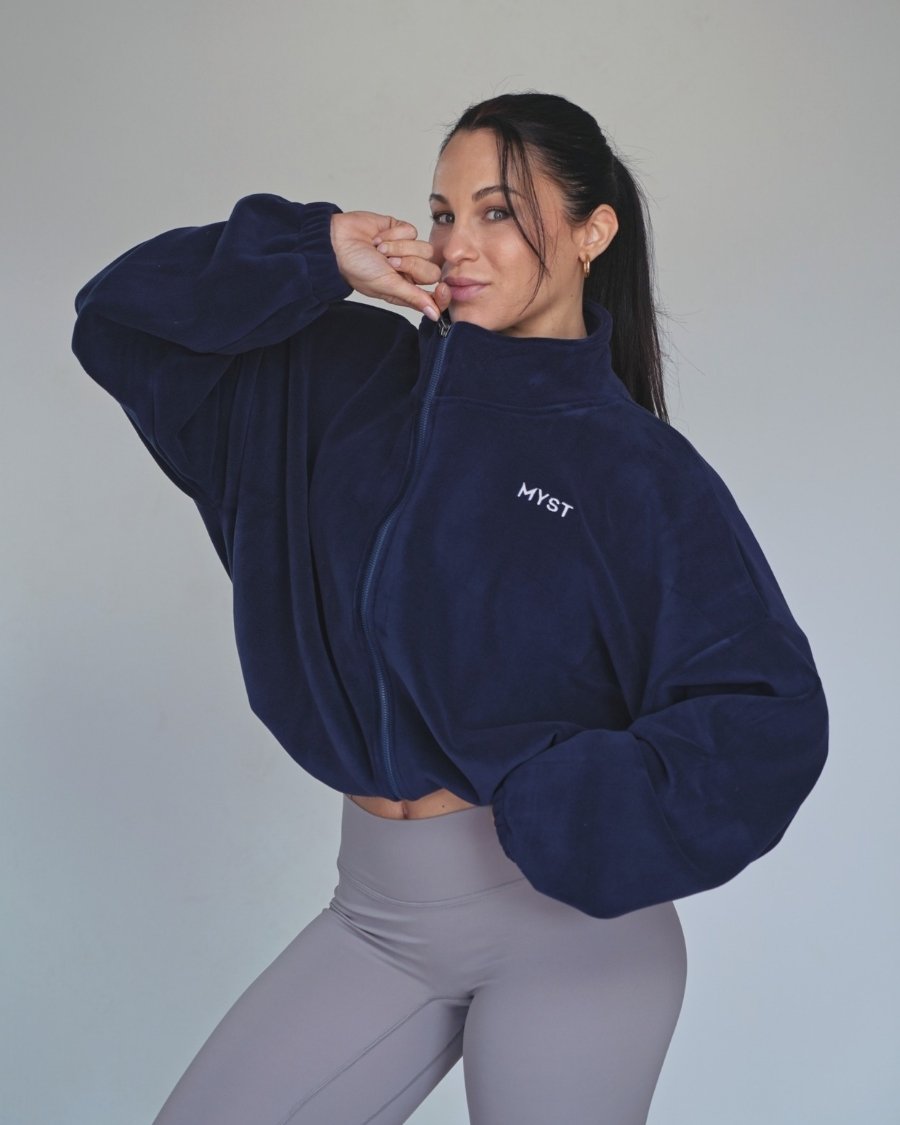 Marta Vicu polar azul para entrenar y vestir
